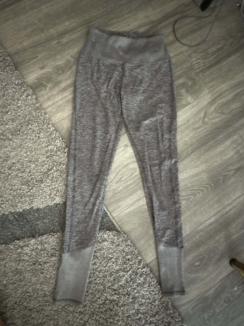 Alo Yoga High-Waist Alosoft Lounge Leggings in Heather Grey
